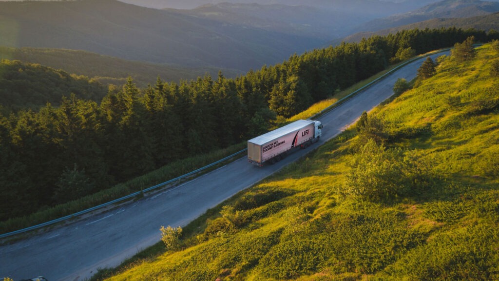 LIFA LKW in den Alpen