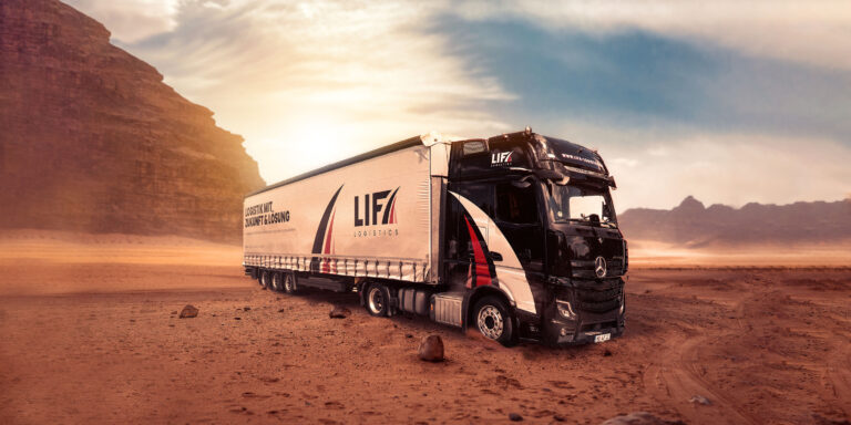 LIFA Logistics LKW in der Wüste